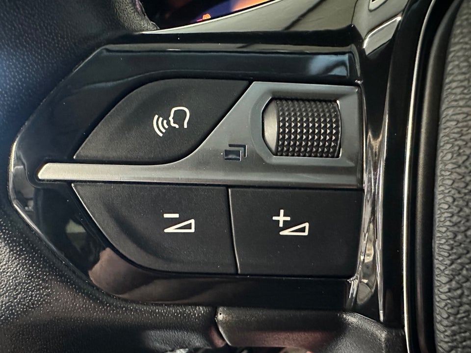 Peugeot 208 1,2 PureTech 100 Allure Sky 5d