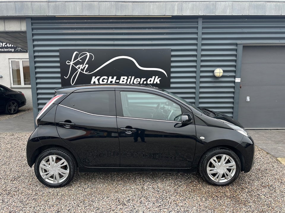 Toyota Aygo 1,0 VVT-i x-black 5d