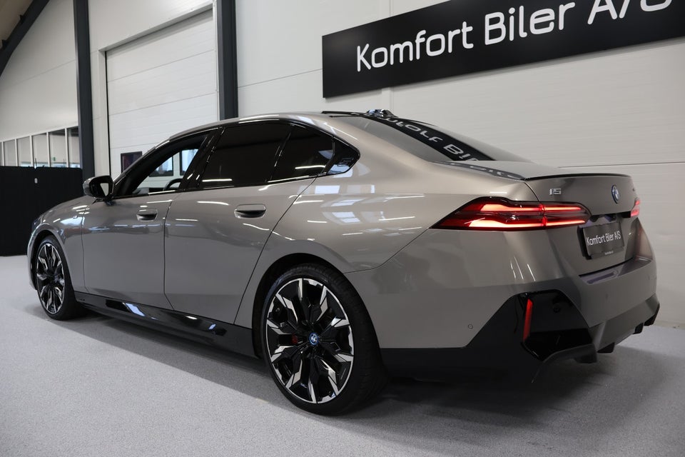 BMW i5 eDrive40 Fully Charged M-Sport Pro 4d