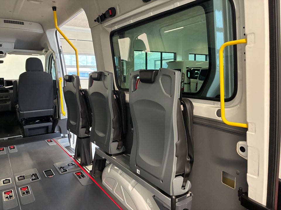 VW Crafter 35 2,0 TDi 140 Kombi L3H3 aut.