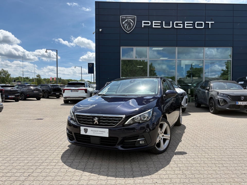 Peugeot 308 1,2 PureTech 130 Selection Sky 5d