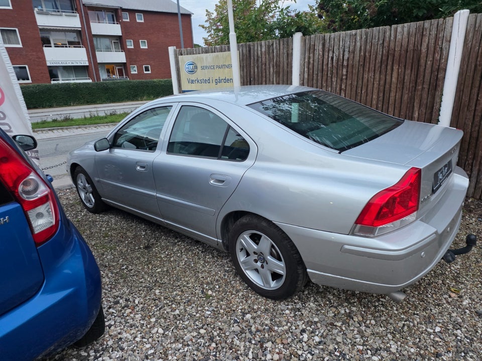 Volvo S60 2,4 140 Momentum 4d
