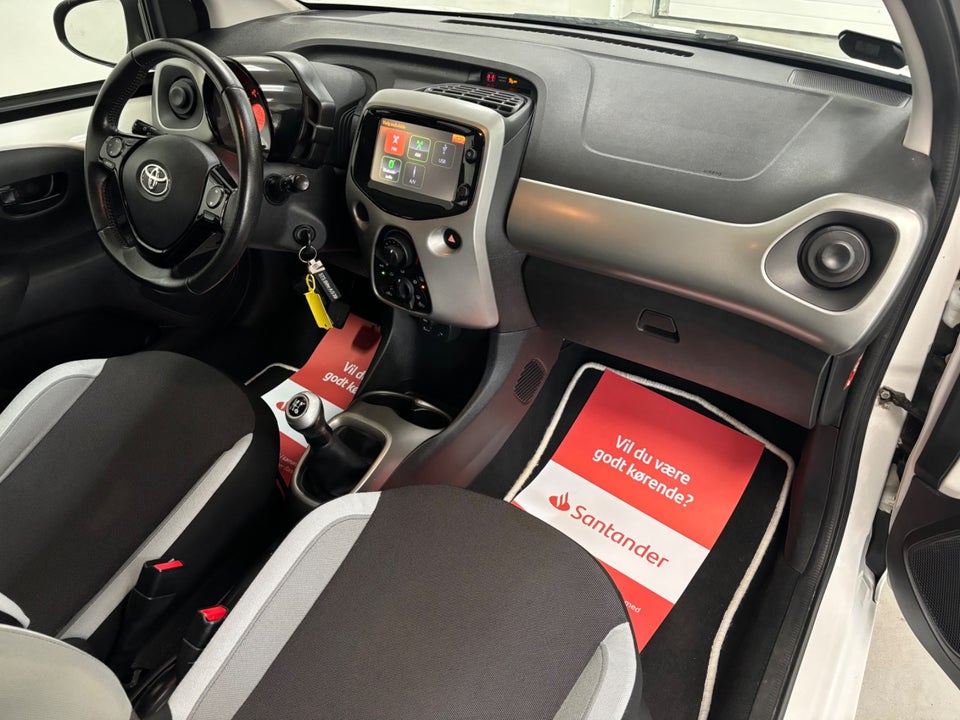 Toyota Aygo 1,0 VVT-i x-white 5d