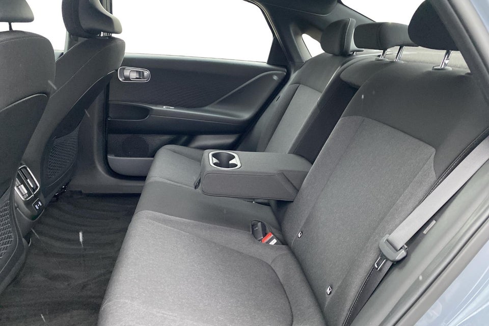 Hyundai Ioniq 6 77 Essential 4d