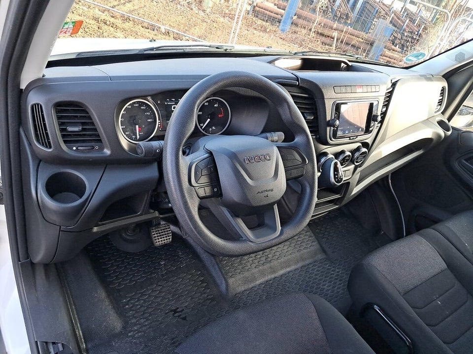 Iveco Daily 2,3 35S16 4100mm Box m/lift AG8