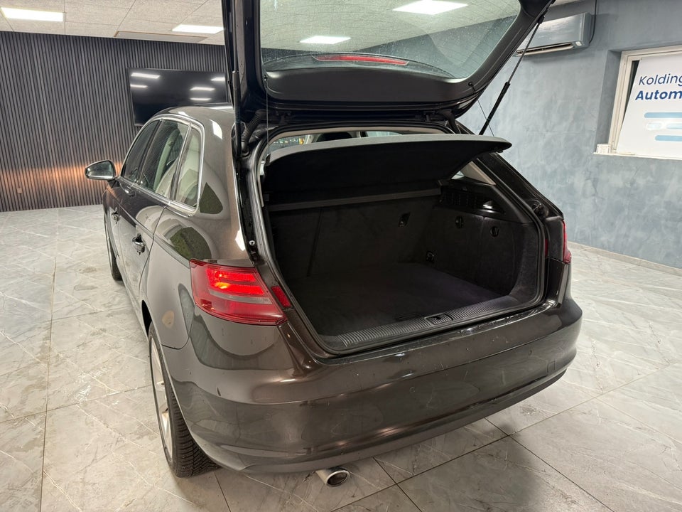 Audi A3 1,6 TDi 110 Ambiente Sportback 5d