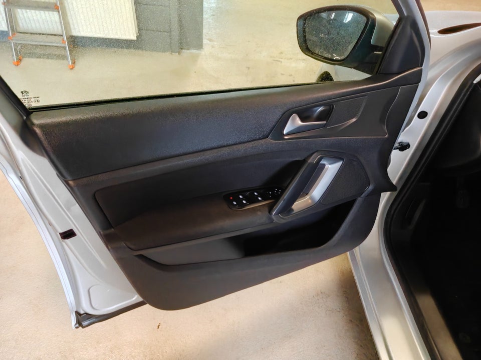 Peugeot 308 1,6 THP 125 Allure 5d