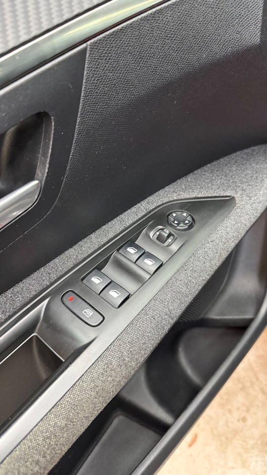 Peugeot 3008 1,2 e-THP 130 Allure 5d