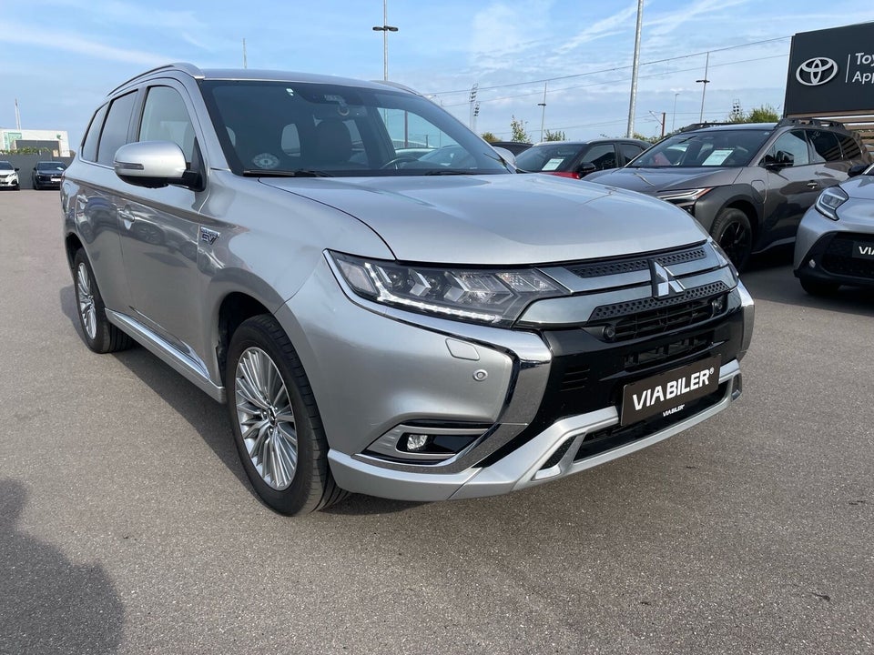Mitsubishi Outlander 2,4 PHEV Instyle CVT 4WD 5d