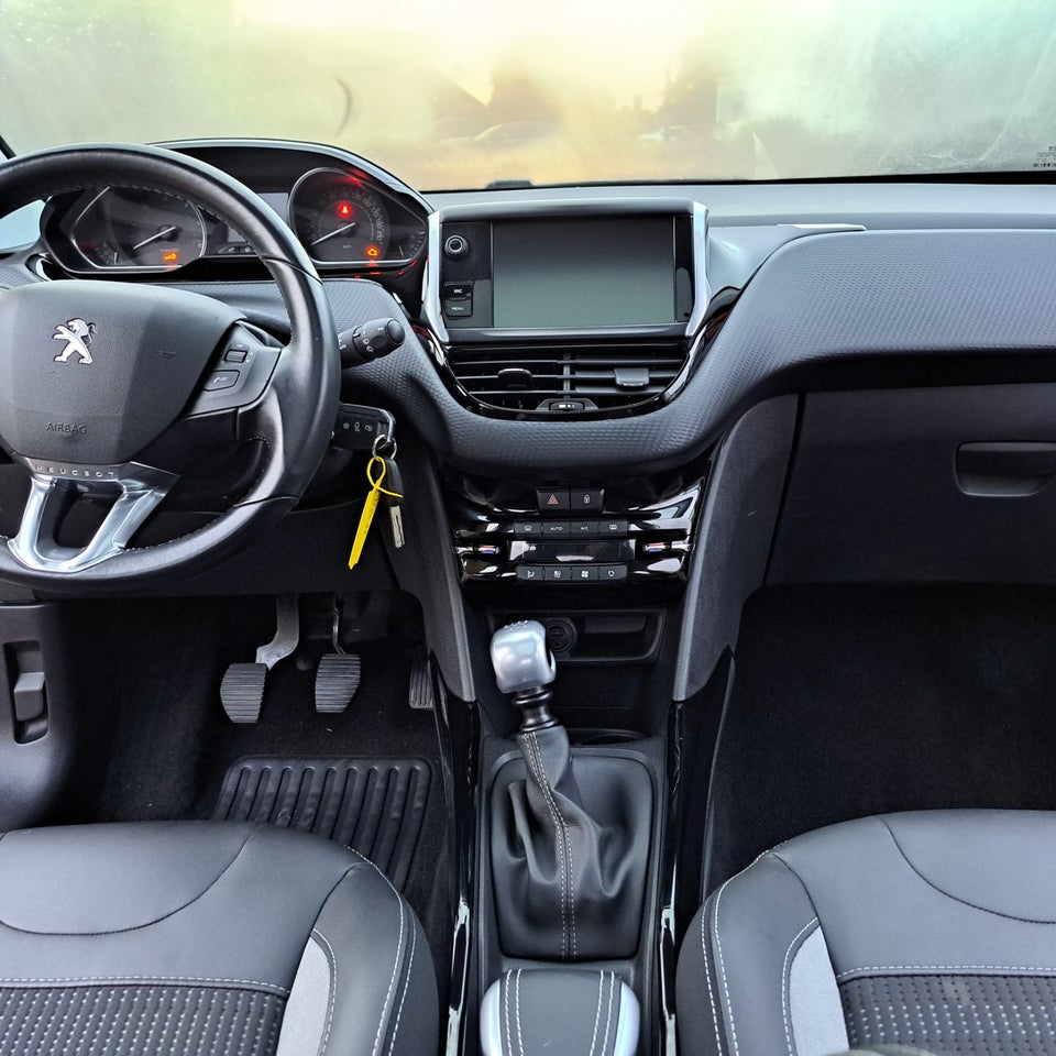 Peugeot 2008 1,5 BlueHDi 100 Allure Sky 5d