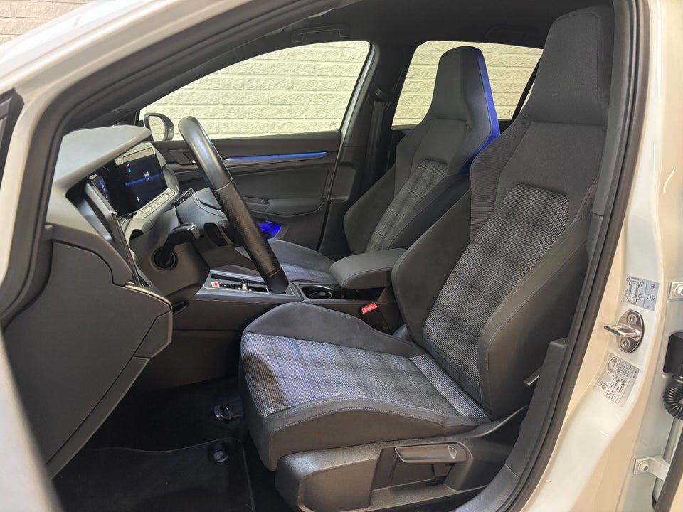 VW Golf VIII 1,4 GTE DSG 5d