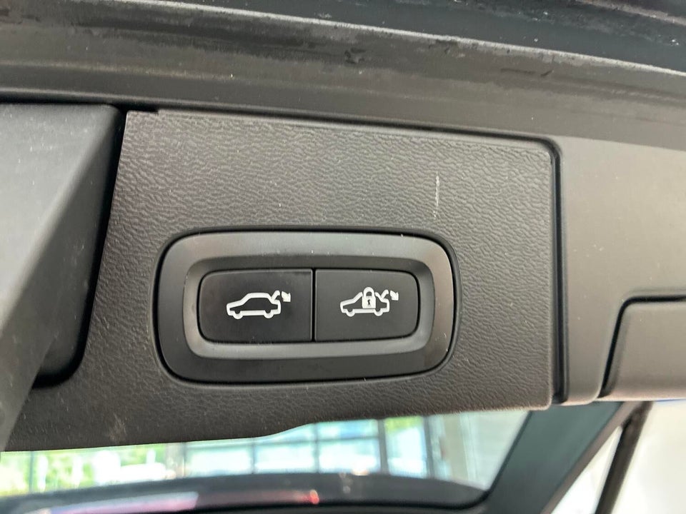 Volvo XC60 2,0 T6 ReCharge Black Edition aut. AWD 5d