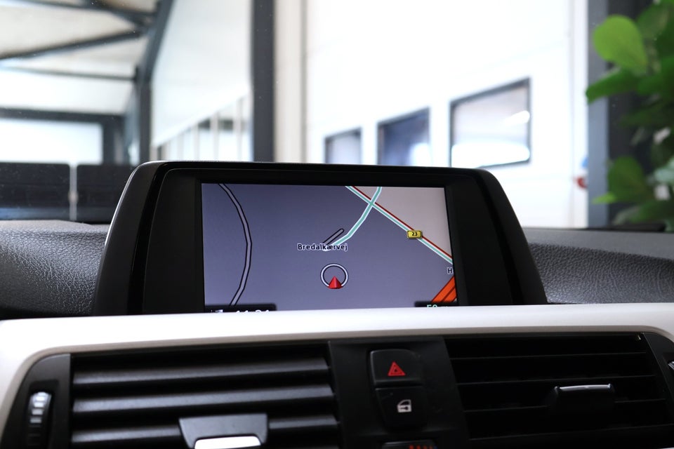 BMW 320i 2,0 Touring aut. 5d