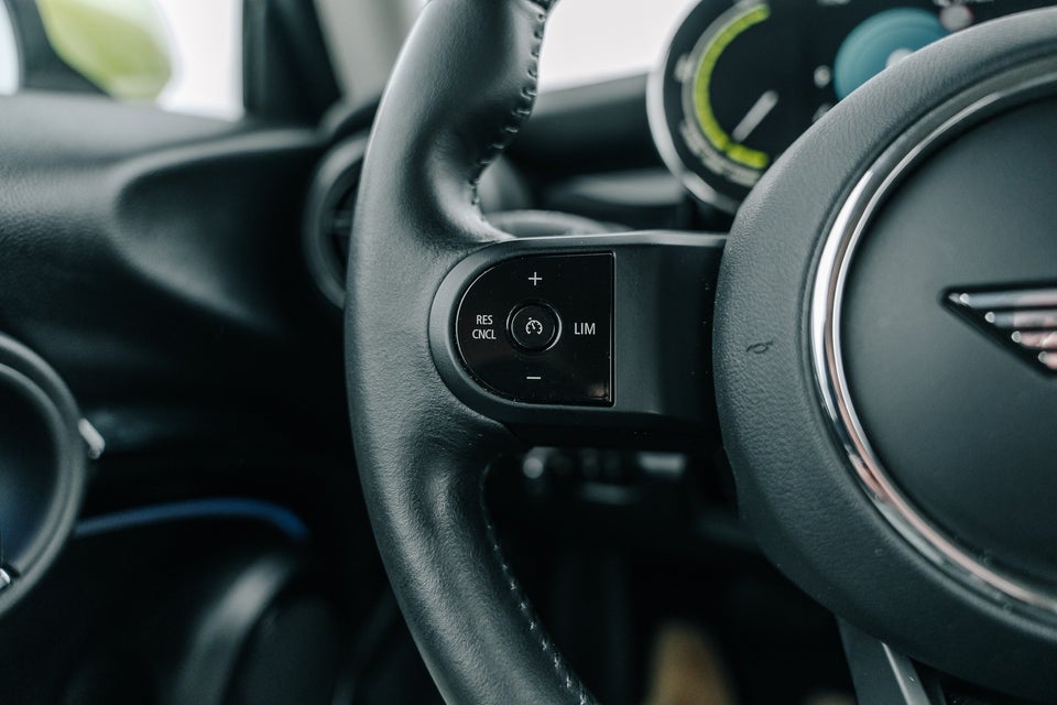 MINI Cooper SE Essential 3d