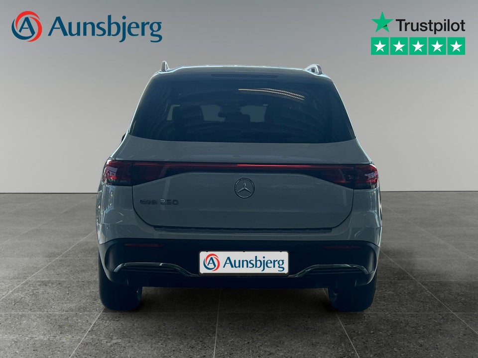 Mercedes EQB250 AMG Line 5d