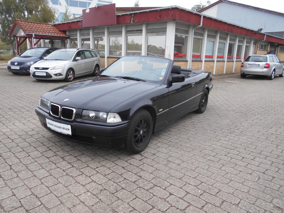 BMW 320i 2,0 Cabriolet 2d