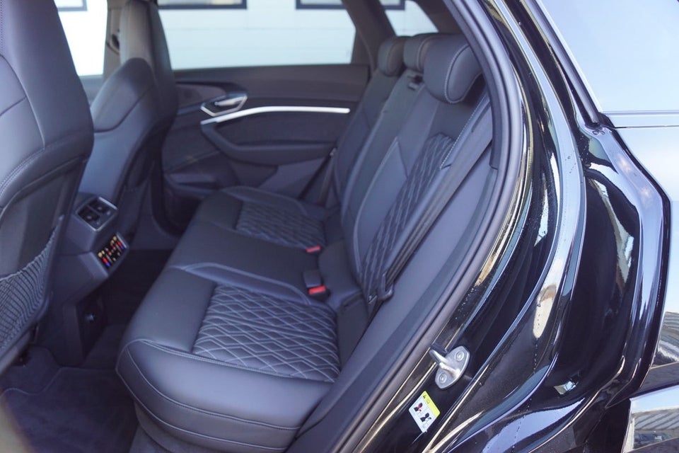 Audi e-tron S quattro 5d