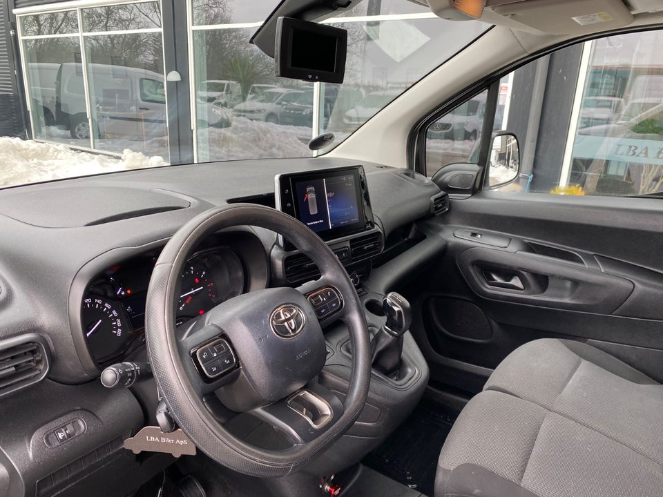 Toyota ProAce City 1,5 D 102 Medium Comfort 4d