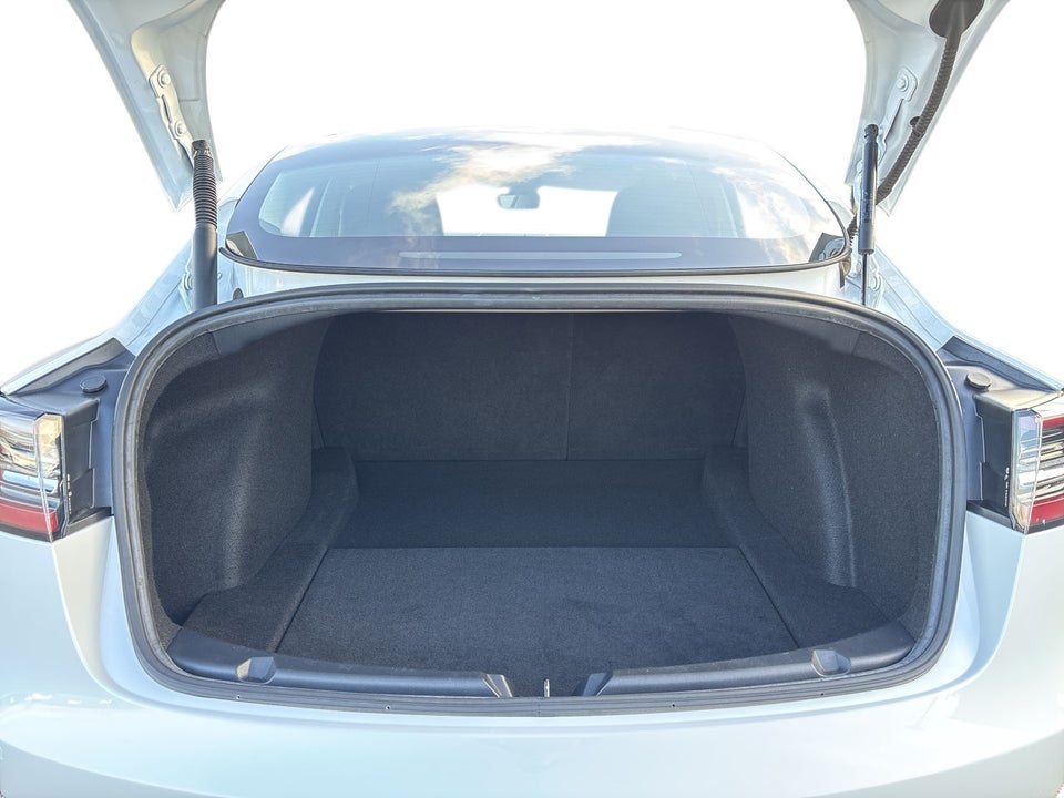 Tesla Model 3 Standard Range+ RWD 4d