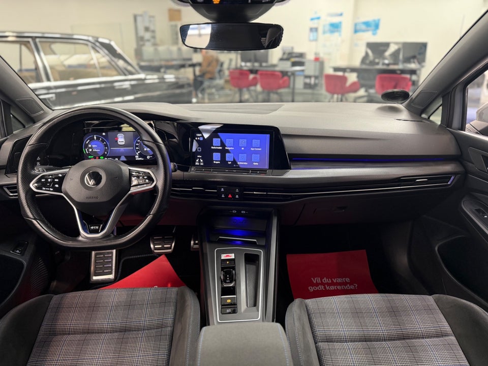 VW Golf VIII 1,4 GTE DSG 5d