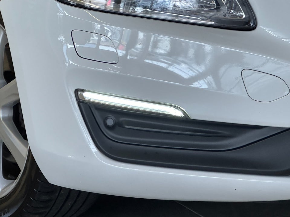 Volvo V60 2,0 D3 150 Momentum 5d