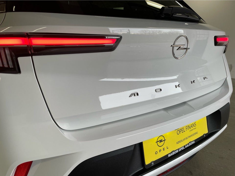 Peugeot 2008 1,2 e-THP 110 Selection Sky 5d