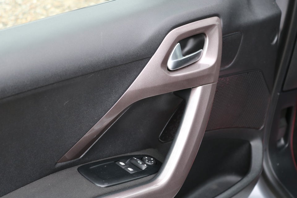 Peugeot 2008 1,2 VTi 82 Active Sky 5d