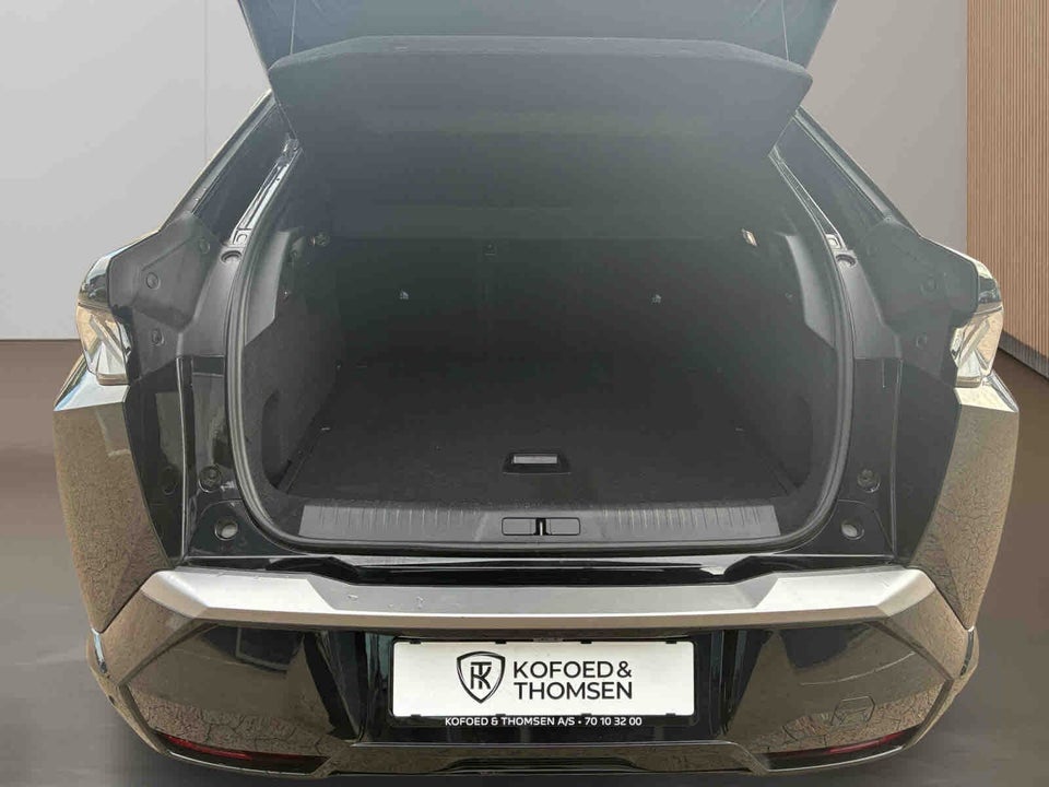 Peugeot e-3008 77 GT 5d