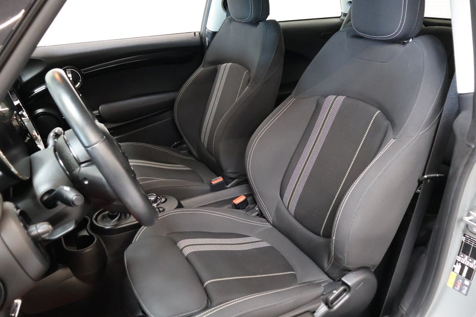 MINI Cooper SE Essential 3d
