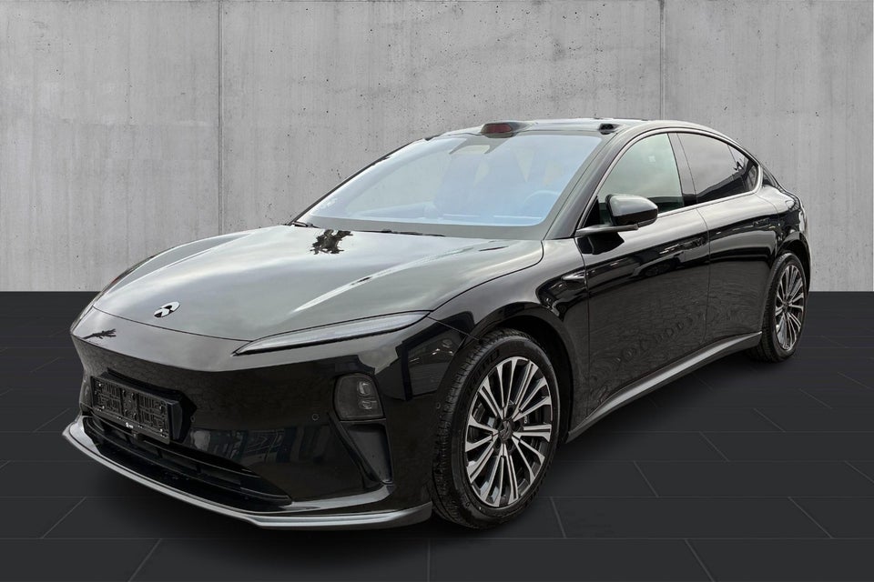 NIO ET5 75 Standard Range 4d