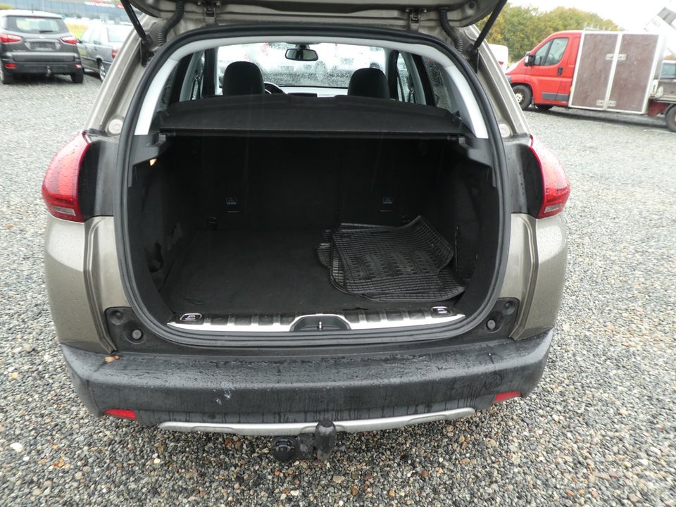 Peugeot 2008 1,6 BlueHDi 100 Allure Sky 5d