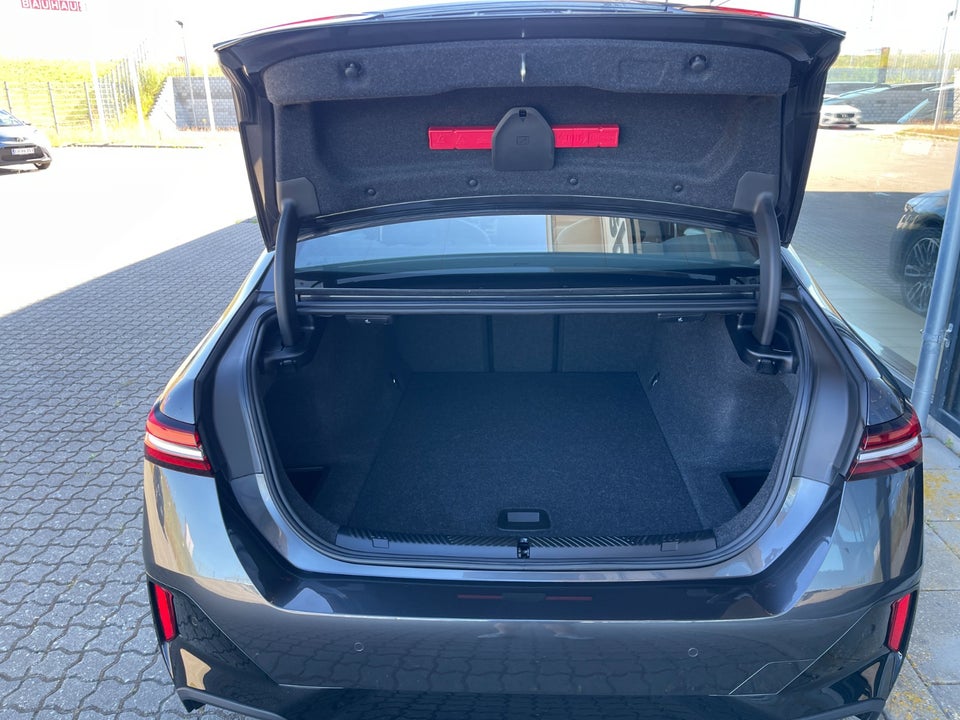 BMW i5 eDrive40 M-Sport 4d