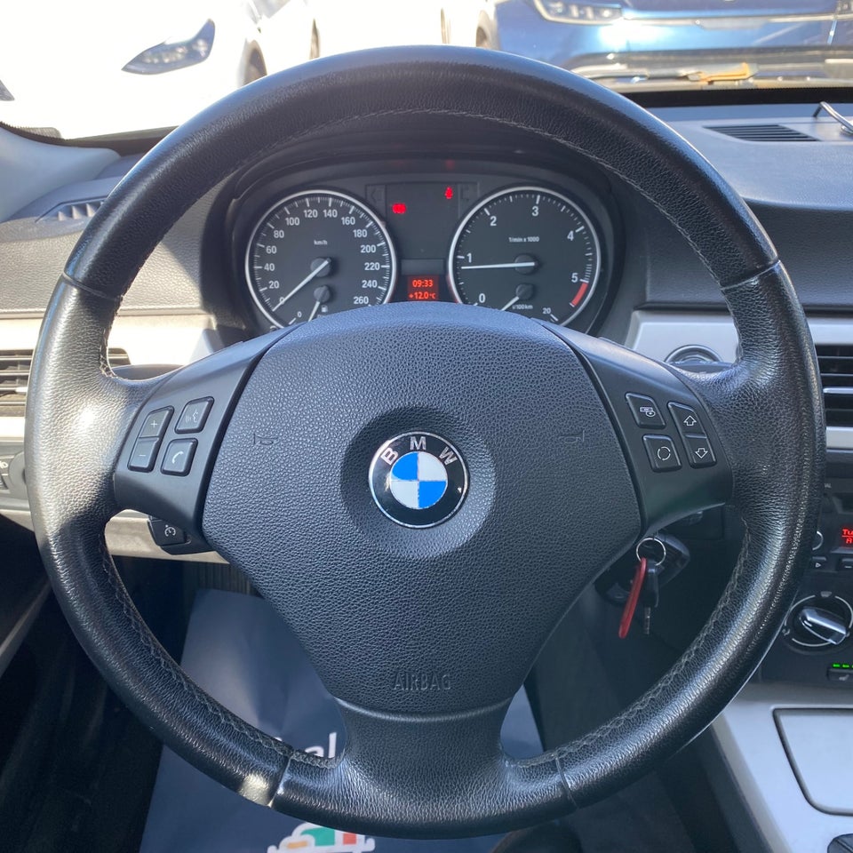 BMW 320d 2,0 Touring 5d
