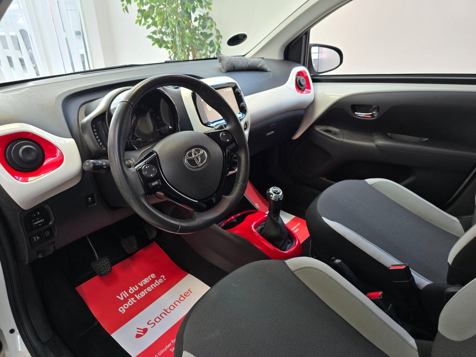Toyota Aygo 1,0 VVT-i x-pression 5d