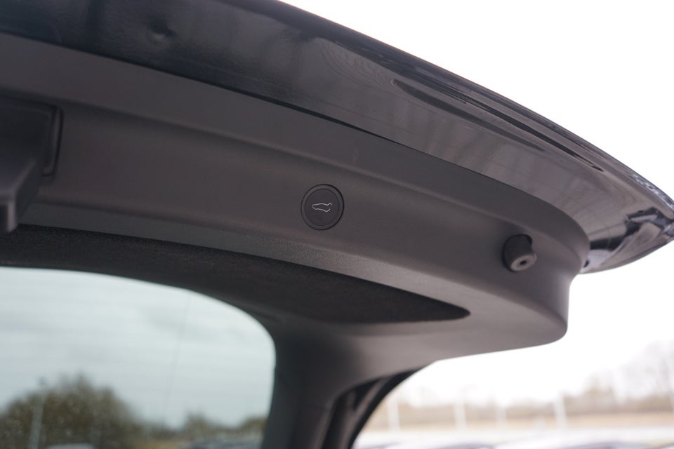 Tesla Model Y Long Range AWD 5d