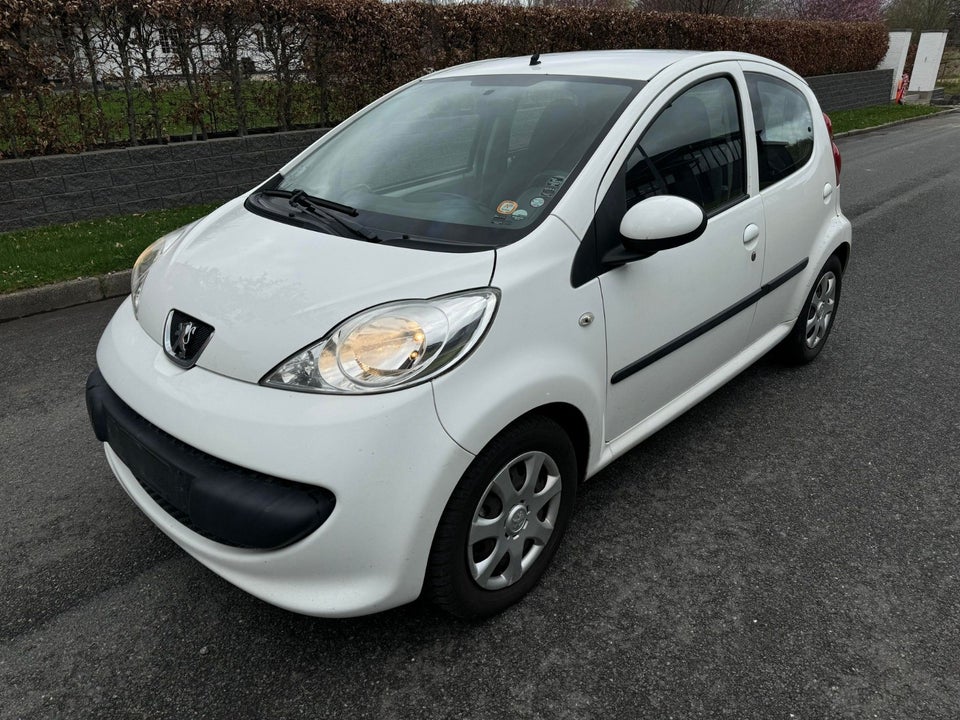 Peugeot 107 1,0 Urban 5d