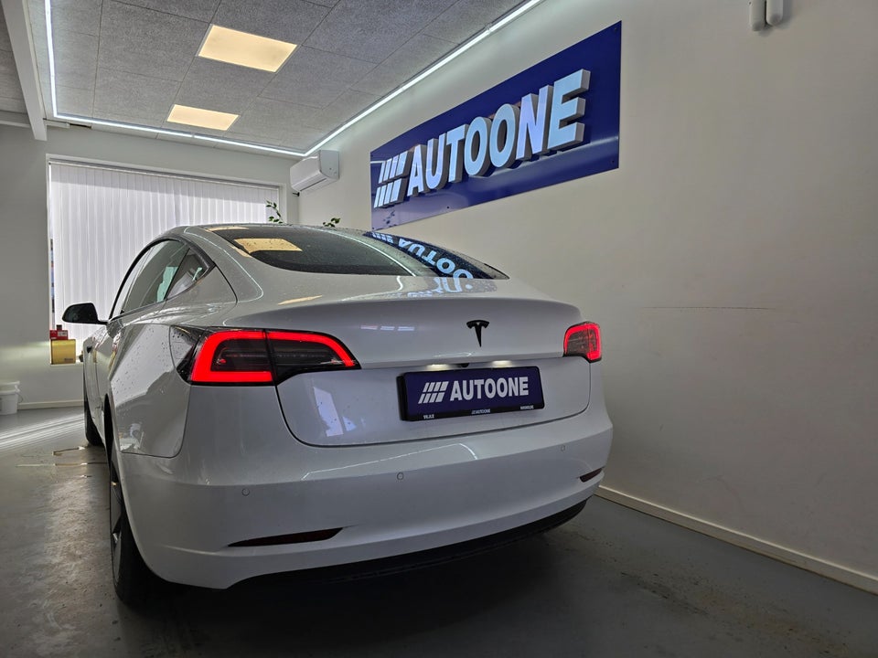 Tesla Model 3 Standard Range+ RWD 4d