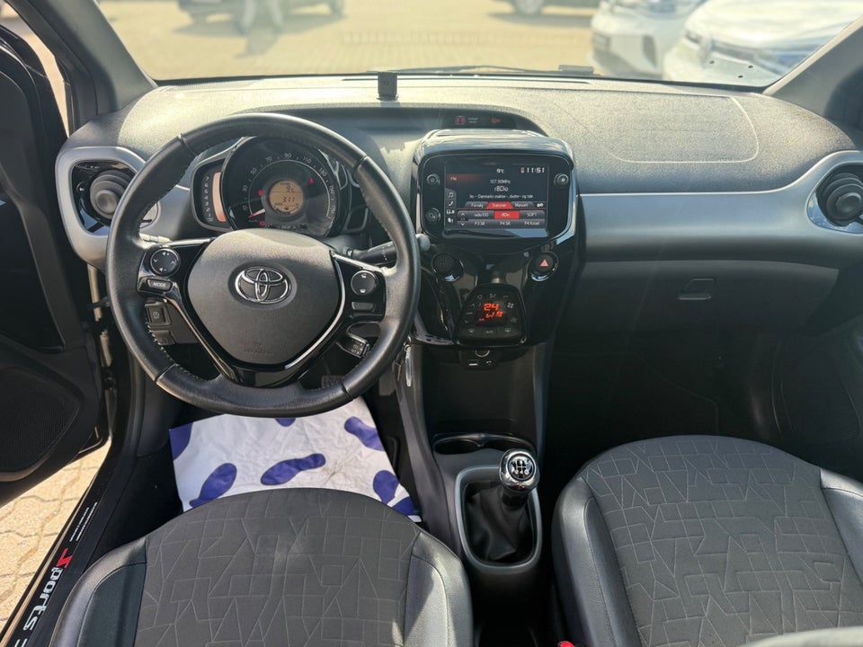 Toyota Aygo 1,0 VVT-i x-black 5d