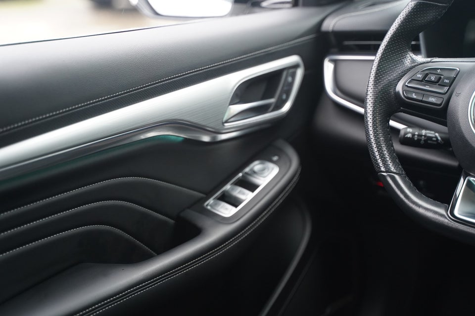 MG Marvel R Luxury 5d