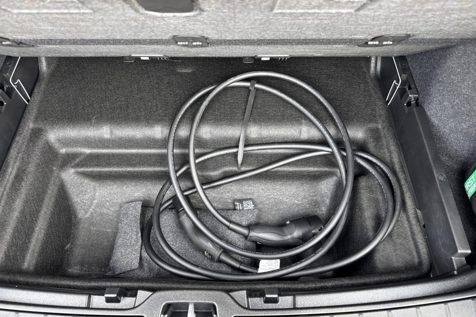 Volvo EX40 Standard Range Plus 5d