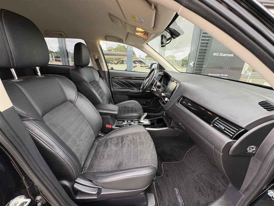 Mitsubishi Outlander 2,4 PHEV Invite+ CVT 4WD 5d