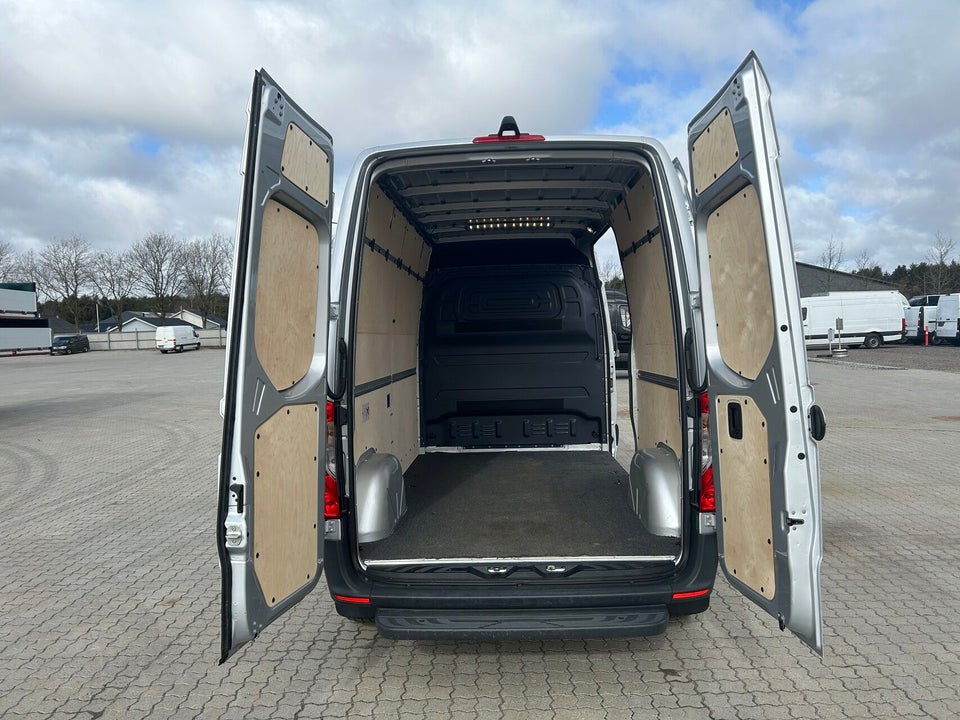 Mercedes Sprinter 214 2,2 CDi A2 Kassevogn aut. FWD
