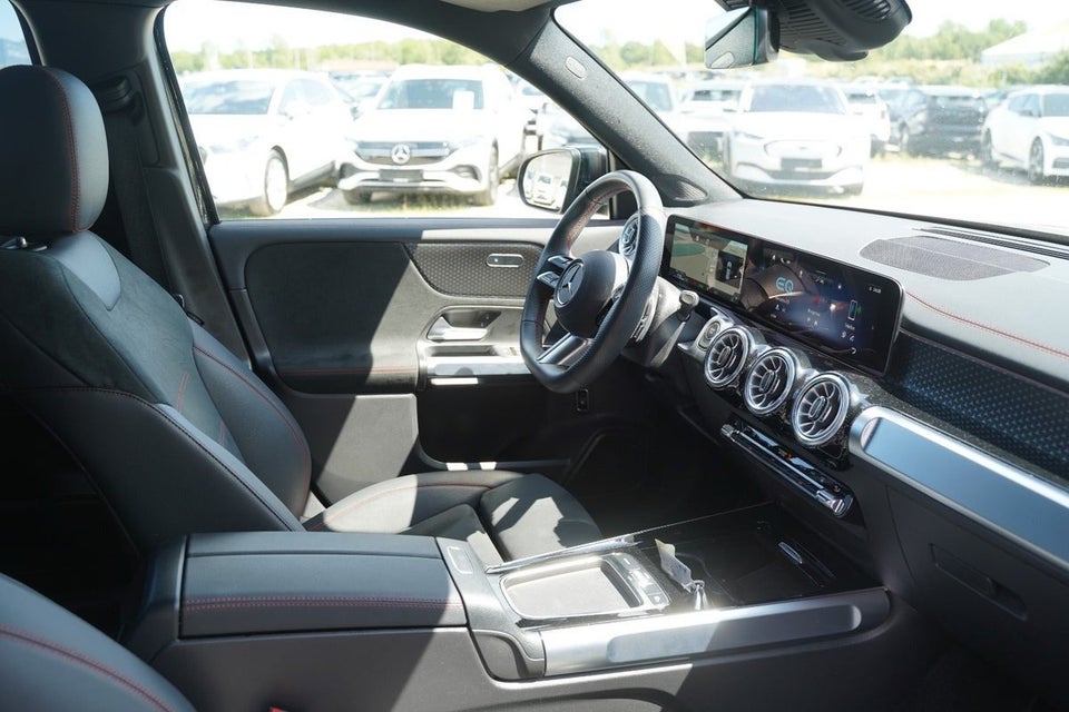 Mercedes EQB300 AMG Line 4Matic 5d