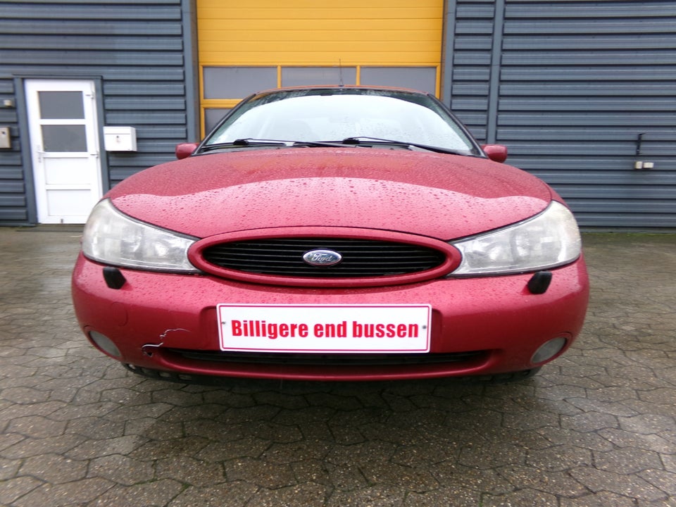 Ford Mondeo 1,8  4d