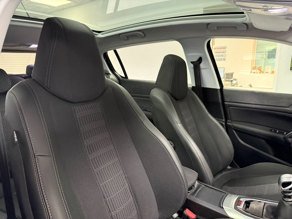 Peugeot 308 1,5 BlueHDi 130 Allure Sky 5d