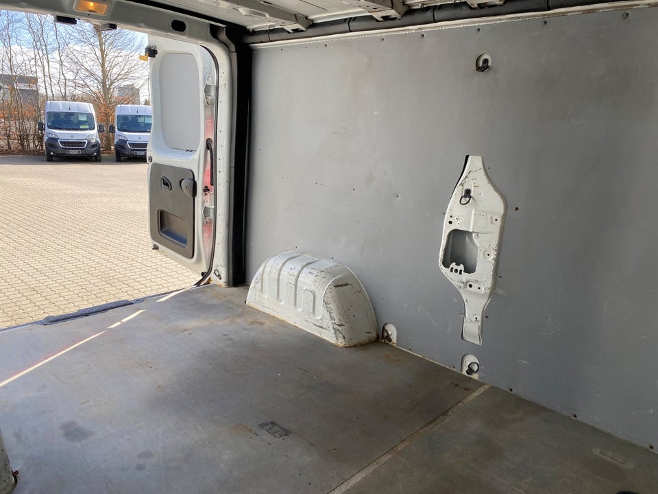 Renault Trafic T29 2,0 dCi 145 L2H1