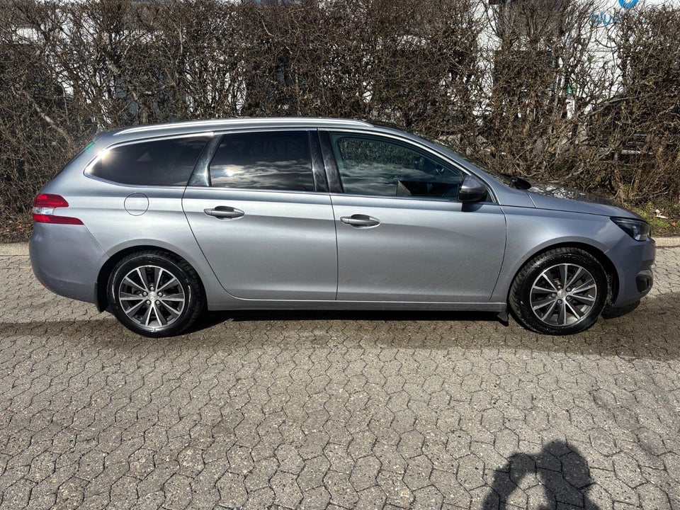 Peugeot 308 1,2 e-THP 130 Allure SW EAT6 5d