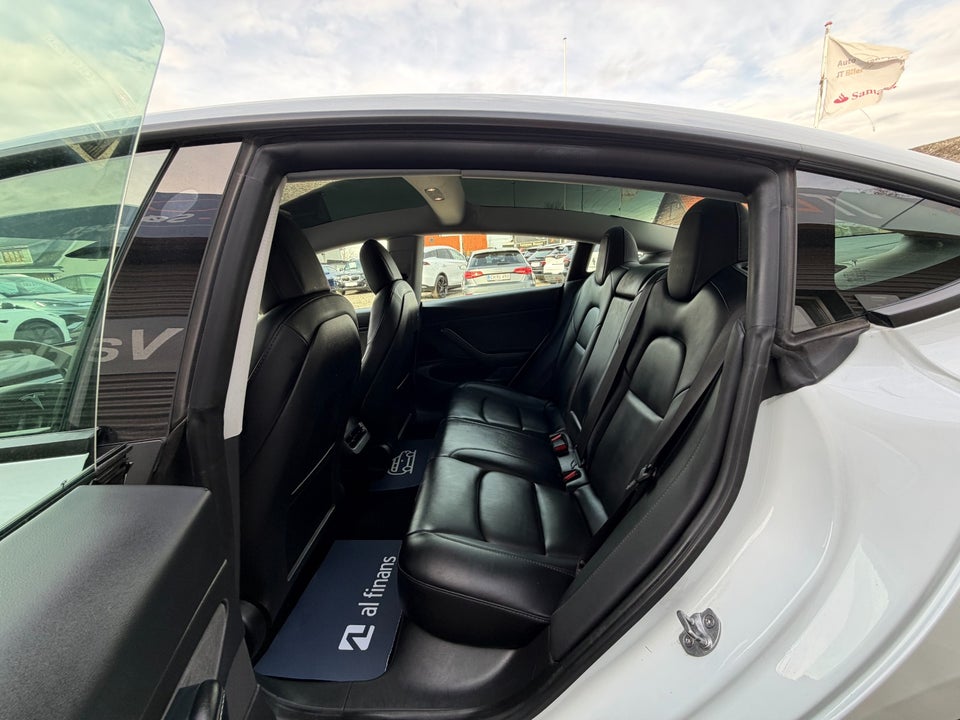 Tesla Model 3 Standard Range+ RWD 4d