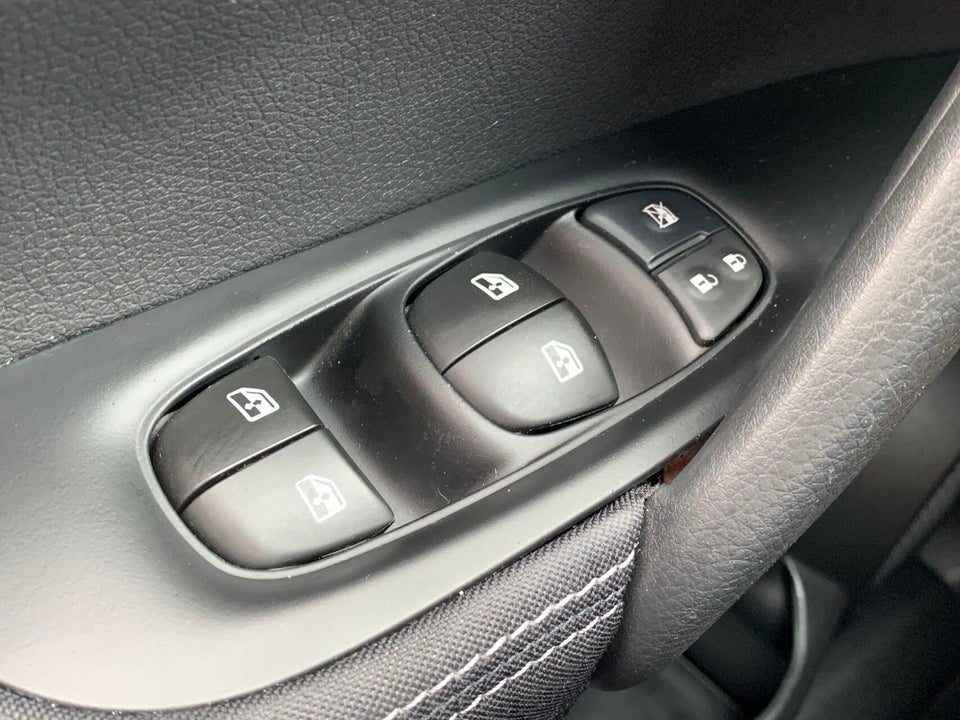 Nissan Qashqai 1,3 Dig-T 140 Acenta 5d