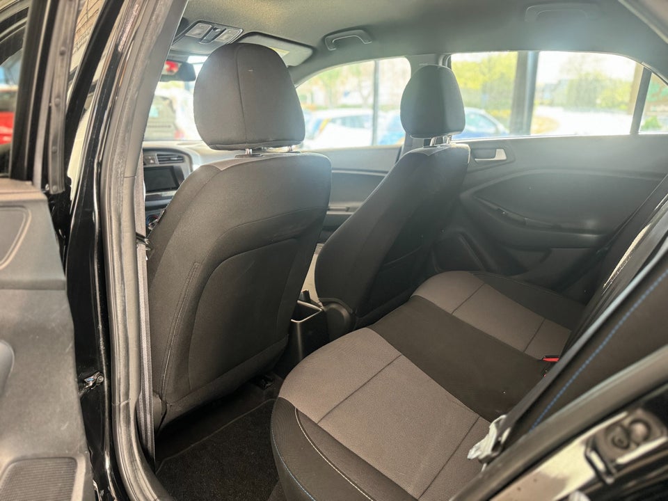 Hyundai i20 1,25 EM-Edition 5d